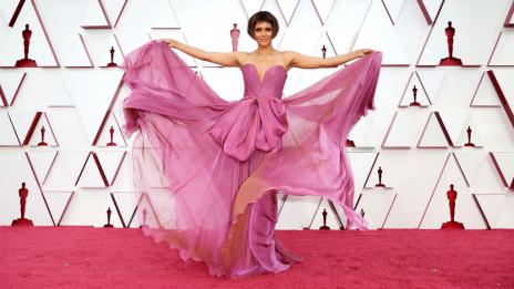 Хали Бери – влюбена и готова за лятото