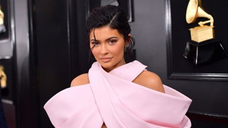 Лятна мода: Кайли Дженър, роклята ти леко прозира