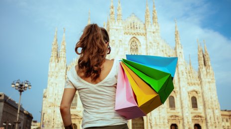 Бременната Сузанита на шопинг в Милано