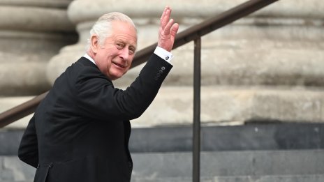 Социалните мрежи: В сигурни ръце ли е британската корона? 