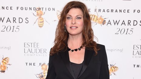 Линда Еванджелиста дойде със сина си Августин на подписването на книгата си