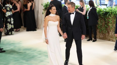 Мат Деймън и съпругата му бяха евакуирани от Миконос заради бомбена заплаха