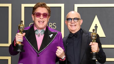 Срещу 20 долара: Елтън Джон ви кани на партито си за наградите „Оскар“