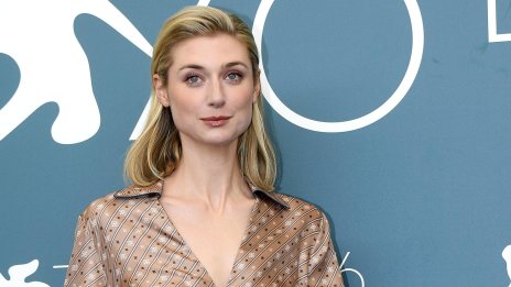 Елизабет Дебики пресъздава сцена на Даяна и синовете ѝ