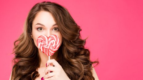 Нова прическа за лятото – добавете карамелени кичури