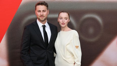 Приказна булка: Фийби Динивър се омъжи в рокля от Louis Vuitton на романтична сватба във френско шато