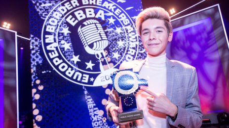 Кристиан Костов се завърна в България