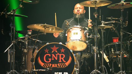 Барабанистът на Guns N' Roses напуска групата след 20 години