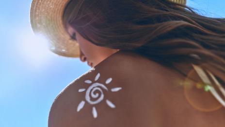 Не изгаряй нито на ръкав, нито на маска – заложи на слънцезащита!