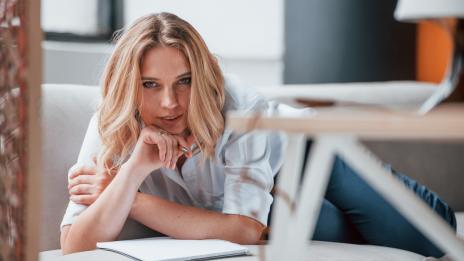 Да, остаряването се отразява и на косата – как да спрем изтъняването?