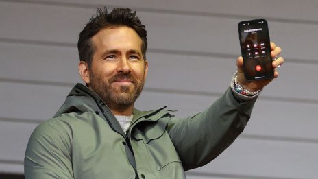 Отличник: Райън Рейнолдс продаде компанията си за над 1 милиард долара