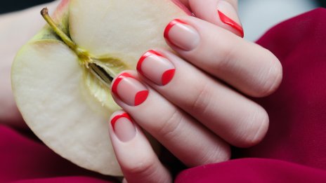 Маникюр, очертан в червен цвят – идея от Кортни Кардашян