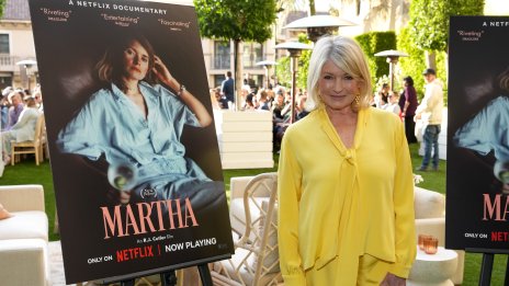 84-годишната тв легенда Марта Стюарт пусна своя линия козметични продукти