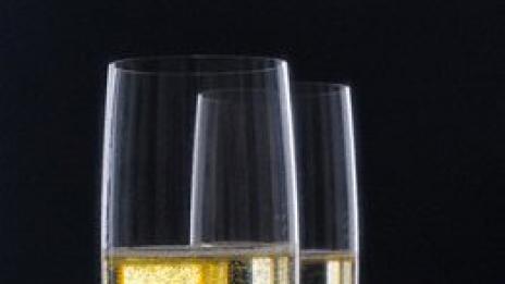 Малко алкохол пази сърцето, но май не е полезен за мозъка