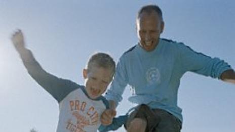 Скок-подскок. Редовният спорт пази децата от напълняване