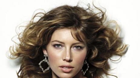 Джесика Бийл е ужасена от бръчките. Глупости, та тя е секси