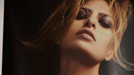 Акробатичните номера на Ева Мендес