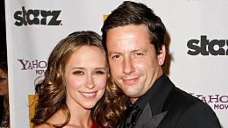 Дженифър Лав Хюит ще се престори на Анджелина