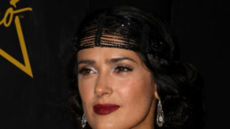 Салма Хайек се пристрасти към кърменето