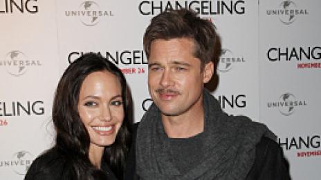 Брад, Анджелина и децата се скриха в Ню Орлийнс