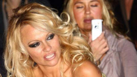 Памела Андерсън си пожела Стела Макартни за Коледа