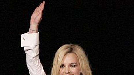 Лоша Бритни. Експлоатира животни