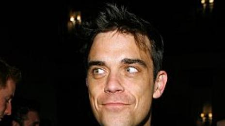 Роби Уилямс повлече и Питър Андре след извънземните