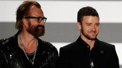 Sexy Back е отново в играта с модно ревю и нов дом