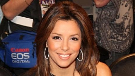 Ева Лонгория се стиска за рокли на червения килим