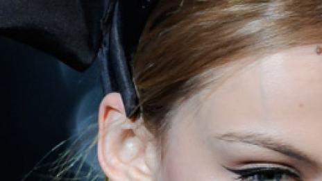 Милано прегръща 80-те и търси агресивната жена