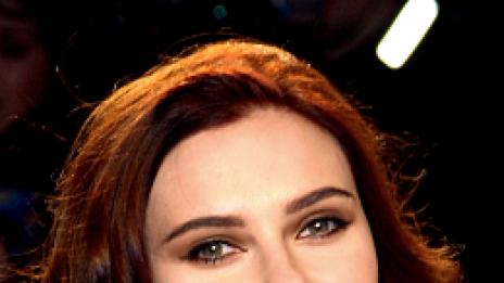 Скарлет се боядисва от скука