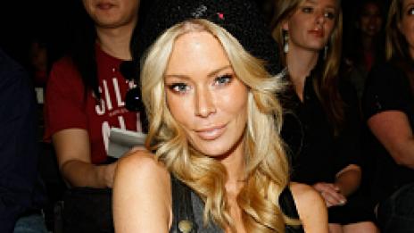 Горещата Джена роди близнаци