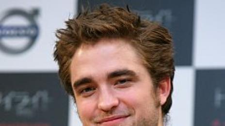 Робърт Патинсън в ново амплоа. Като гей