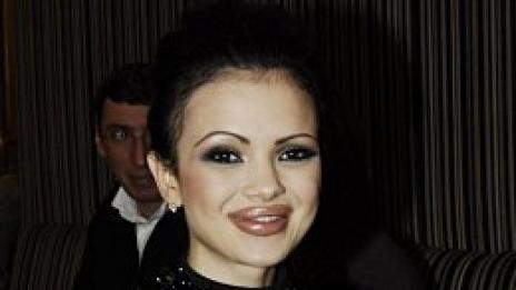 Секси миньонче, пък и пее. Просто Мария