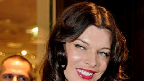 Идва малката бяла рокля