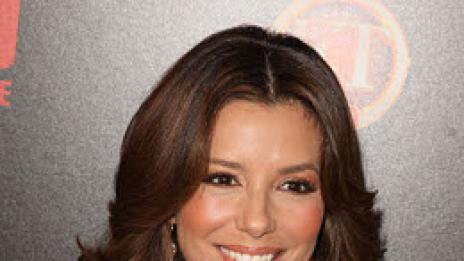 По стъпките на... Фърги прави обувки, Ким и Ева ни спират дъха