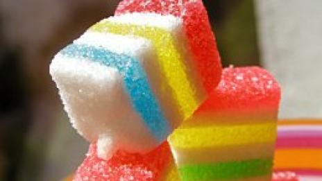 Захаросай връзката си, за да стегне