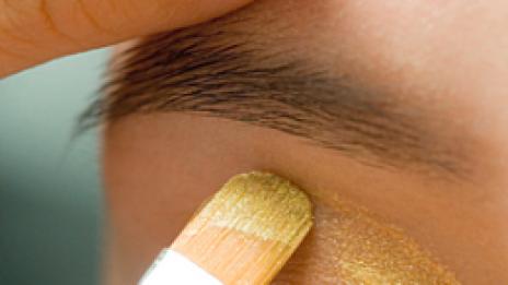 Слънчеви и блестящи със златен грим