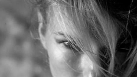 Мариса Милър по пясъчните стъпки на Хайди