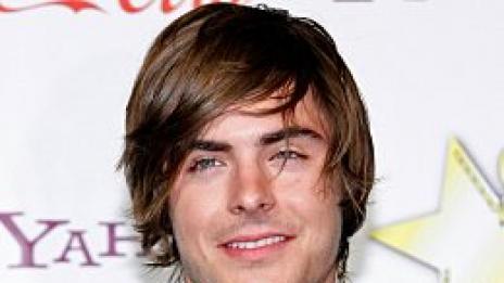 Зак Ефрон получи не една плесница, а 50