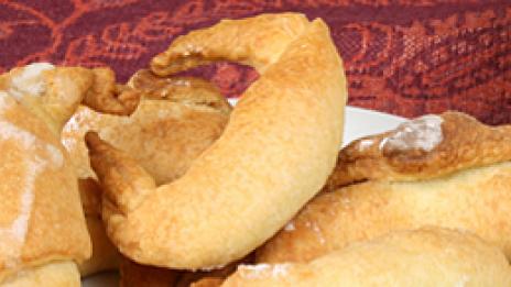 Вкусни козуначени кифлички за перфектен Великден
