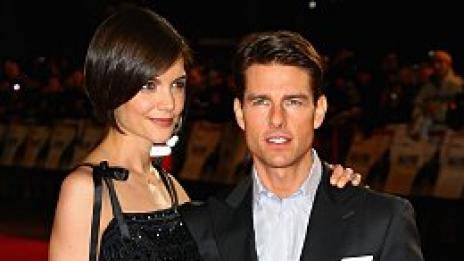 По заповед на Том Круз пушенето за Кейти е забранено