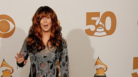 Шер върна времето назад. Съблече се на 62