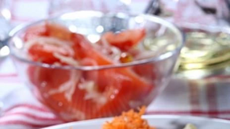 Хрупкава бяла риба със спаначена салата