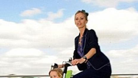 Аксесоар за сладки мами: количка-трансформърс