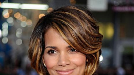 Холи Бери: Спирам да се гримирам