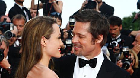 Опасна близост - Анджи и Брад взривиха Кан