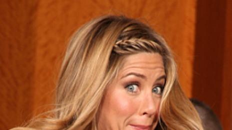 Дженифър Анистън снима филм с перука за хиляди