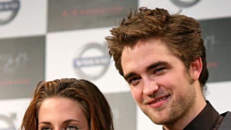 Робърт Патинсън най-сетне си има приятелка