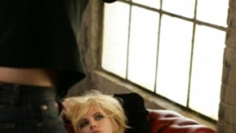 Скарлет пое щафетата от Пенелопе